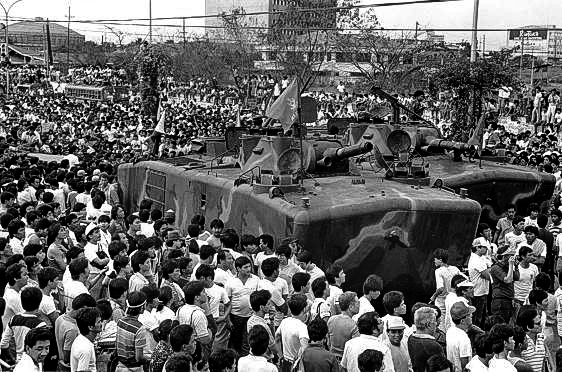 Manila: Menschenmenge stoppte Panzer