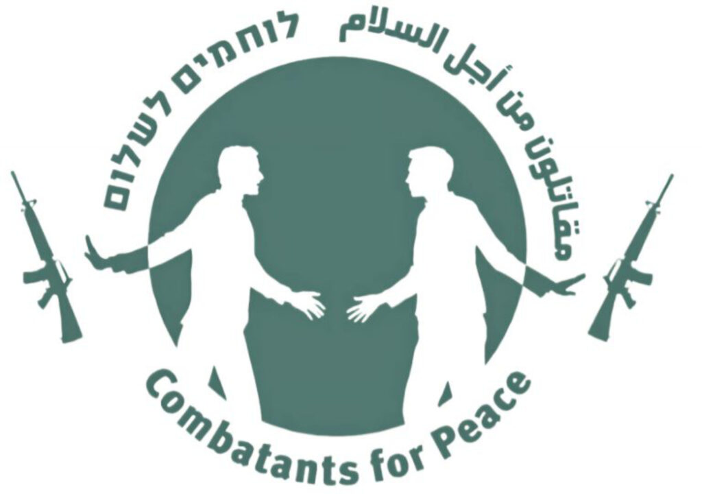 Das Foto zeigt das Logo der “Combatants for Peace”