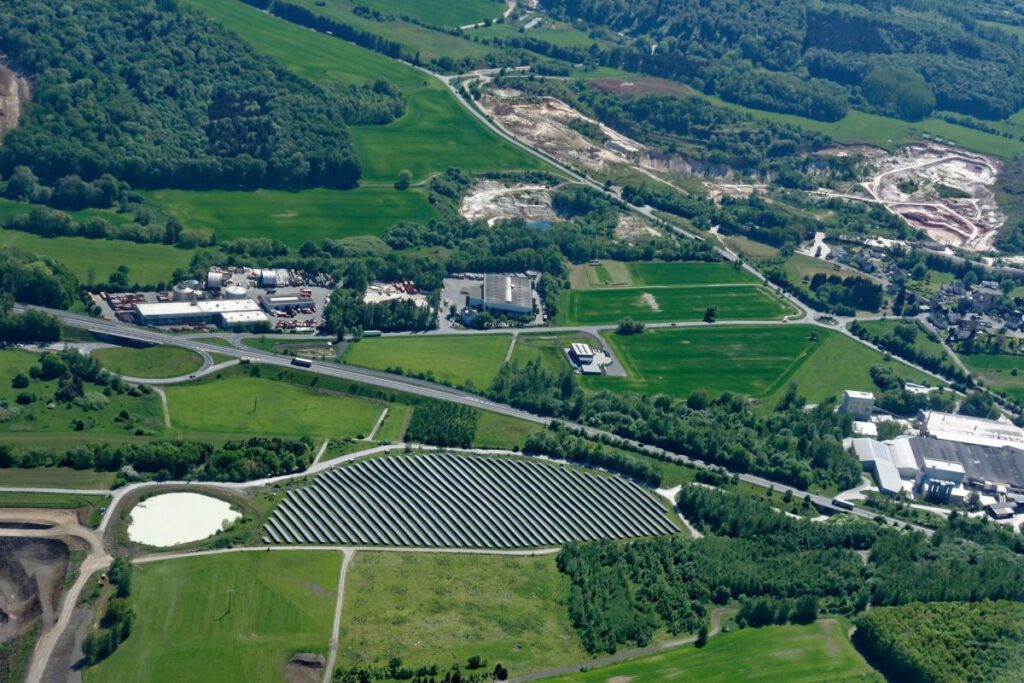 Luftaufnahme des Solarparks Steinkauf-Boden