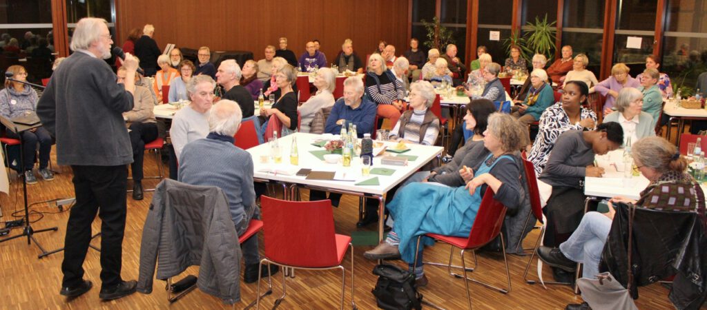 Mit hohem Interesse engagiert dabei.